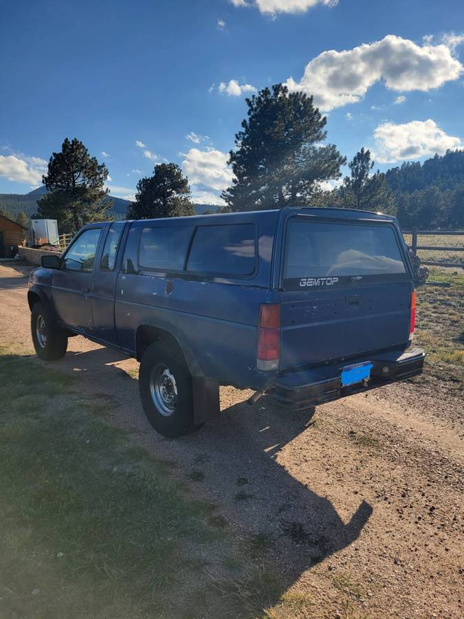 Nissan-D21-hardbody-pickup-1986-Blue