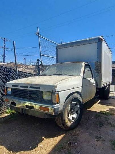 Nissan-Frontier-1988-White