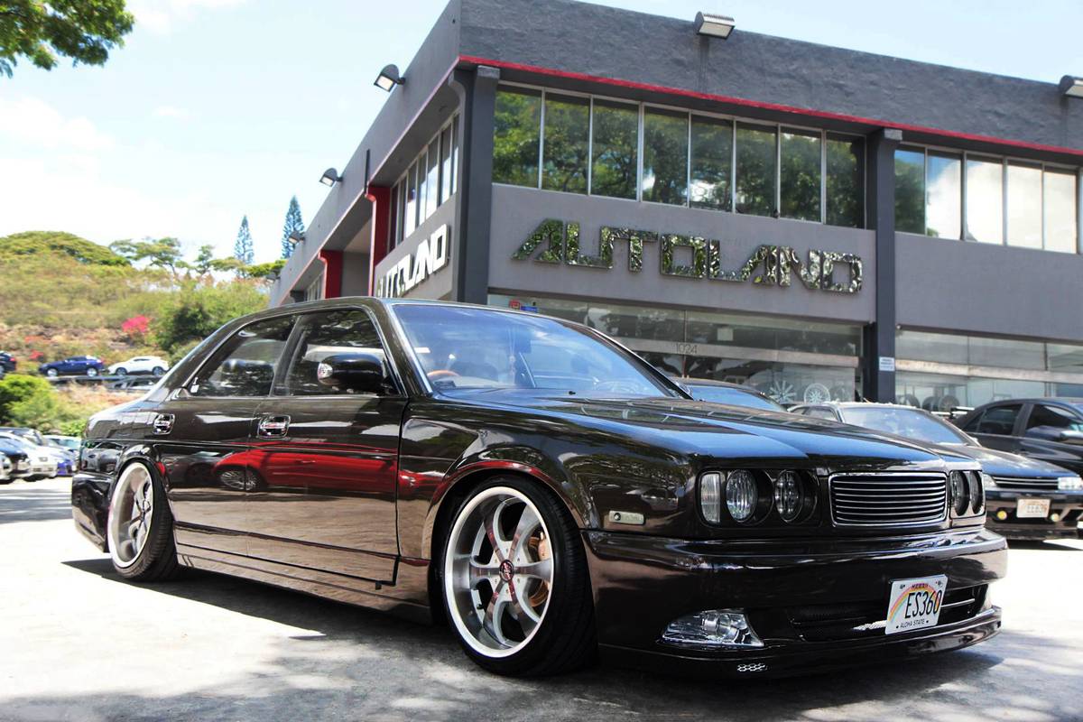 Nissan-Gran-turismo-1993-Brown