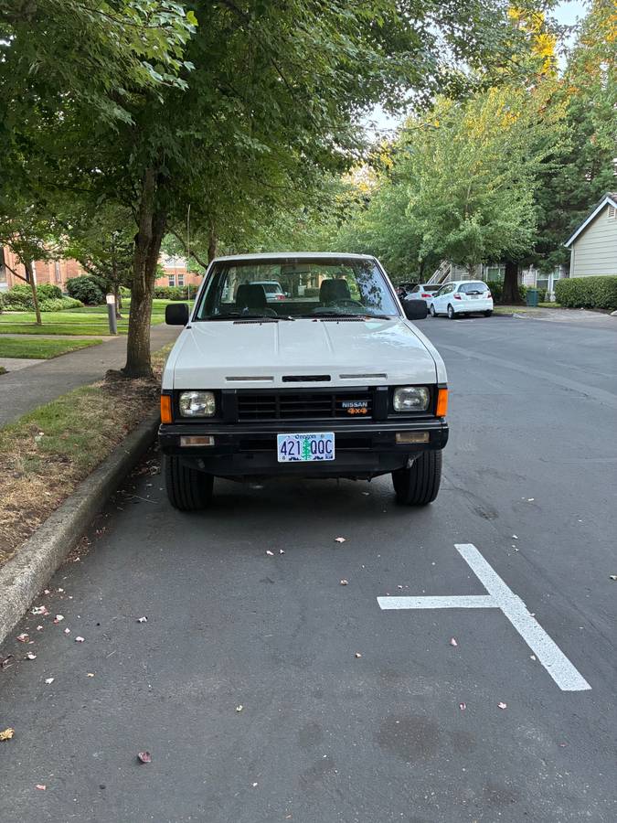 Nissan-Hardbody-1986-White