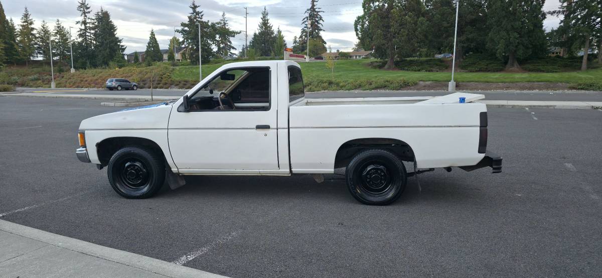 Nissan-Hardbody-1988-White