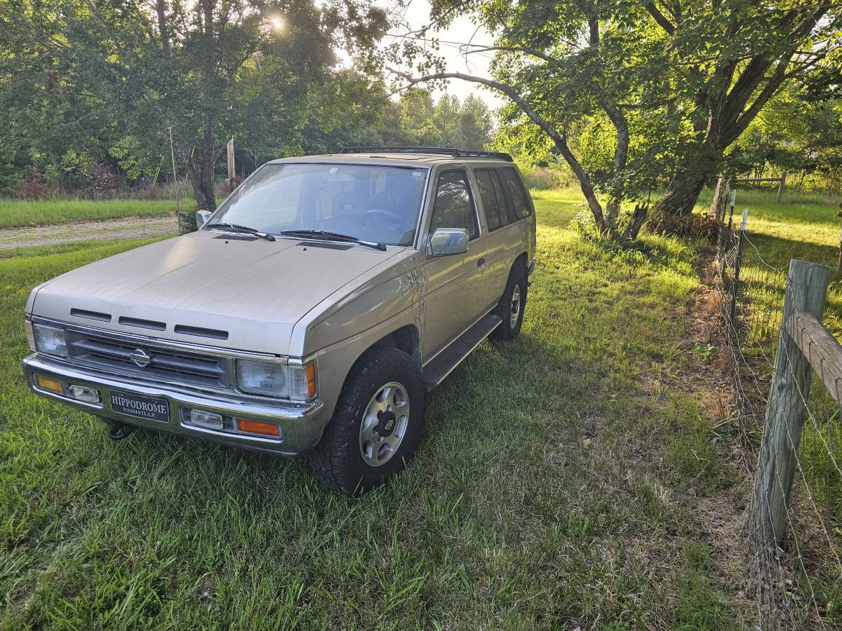 Nissan-Pathfinder-1995-Brown