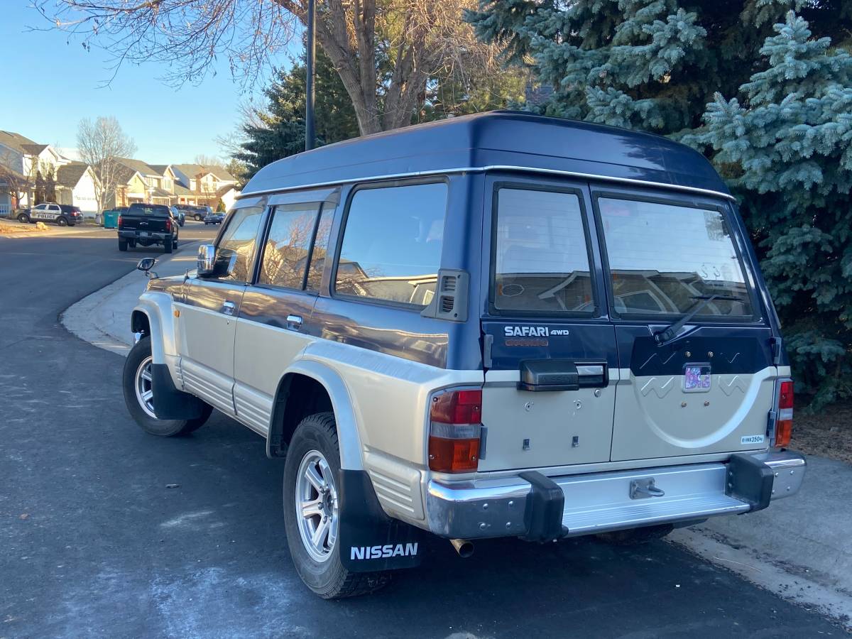Nissan-Patrol-1991-Silver