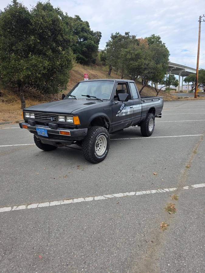 Nissan-Pickup-1982-Black
