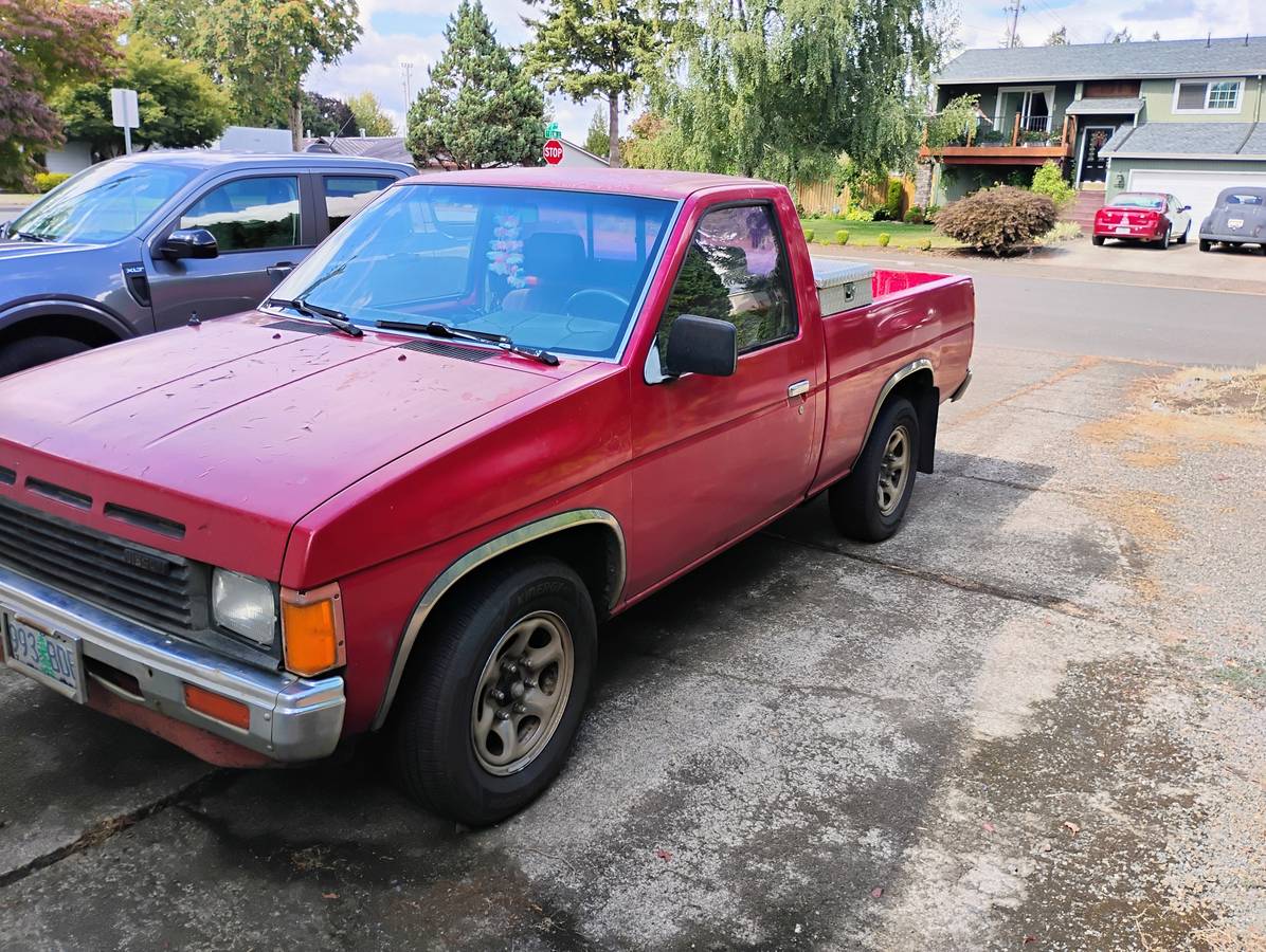 Nissan-Pickup-1987-Red