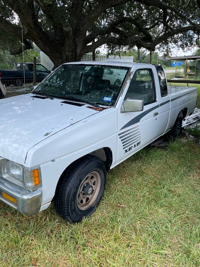 Nissan-Pickup-1995-White