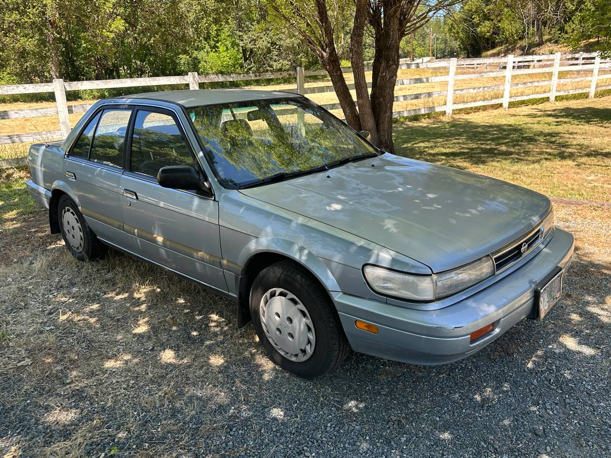 Nissan-Sentra-1992-Blue