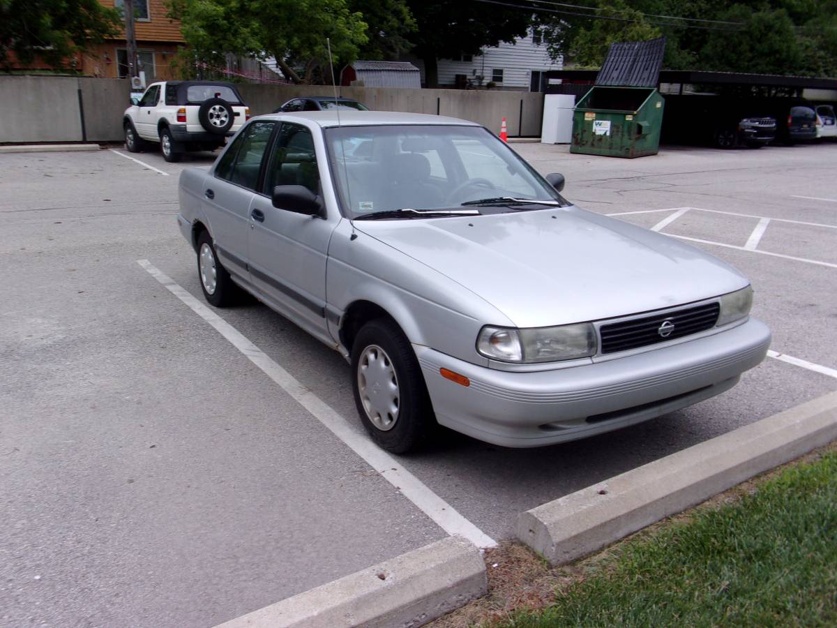 Nissan-Sentra-xe-1994-Silver