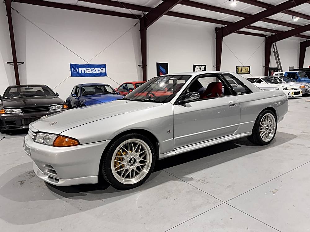 Nissan-Skyline-1994-Silver