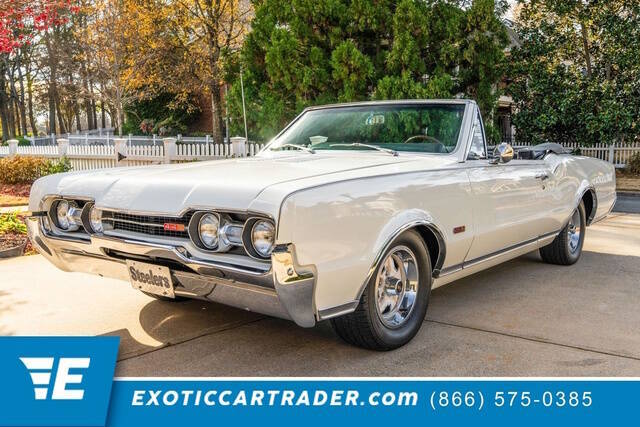 Oldsmobile-4-4-2-1967-White-Black