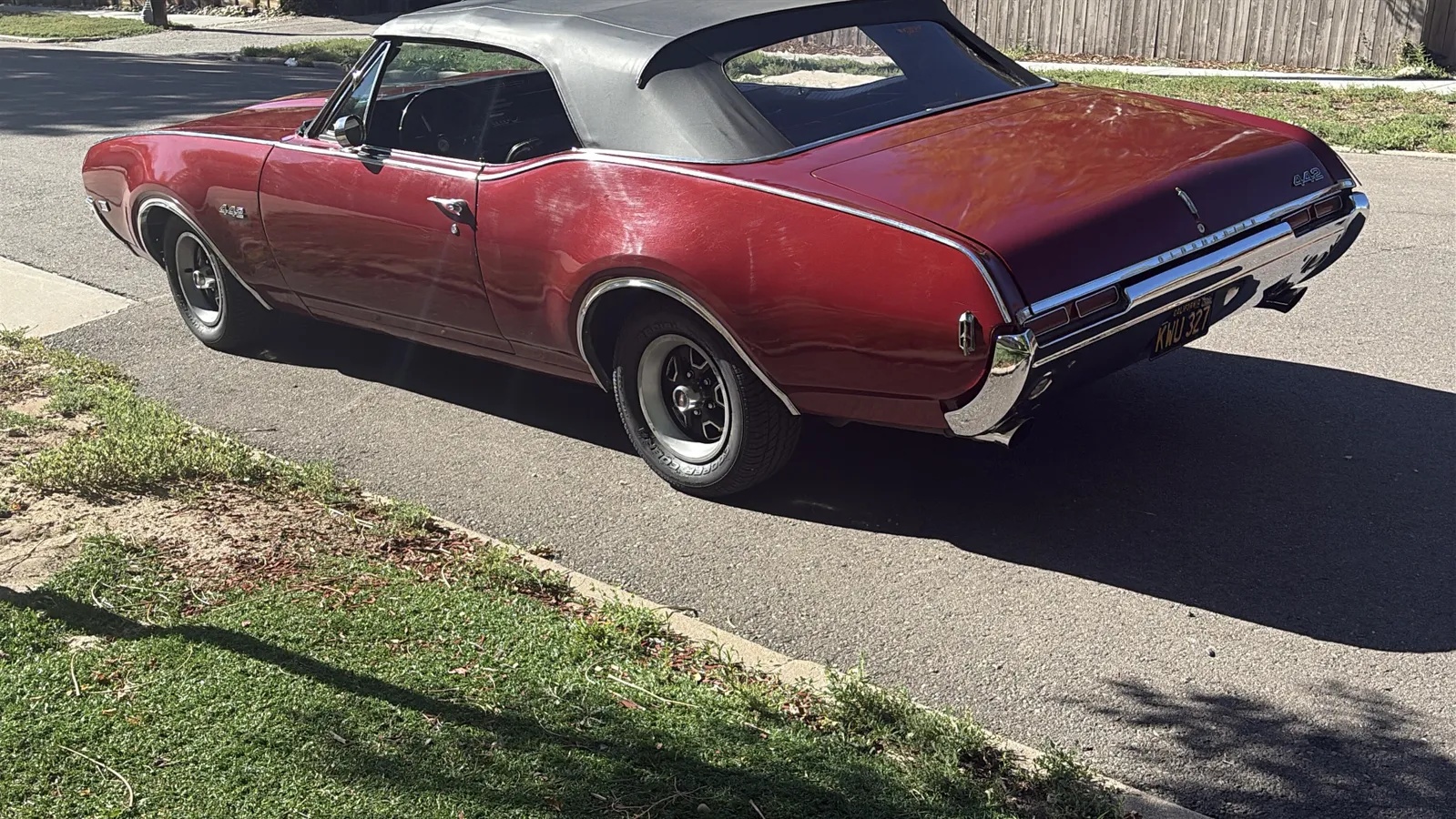 Oldsmobile-4-4-2-1968-Burgandy-Black