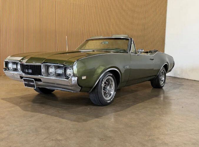 Oldsmobile-4-4-2-1968-Green-Beige