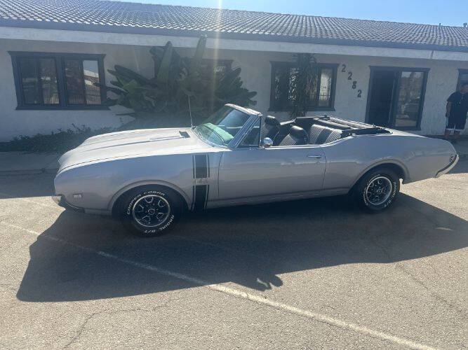 Oldsmobile-4-4-2-1968-Silver-Black