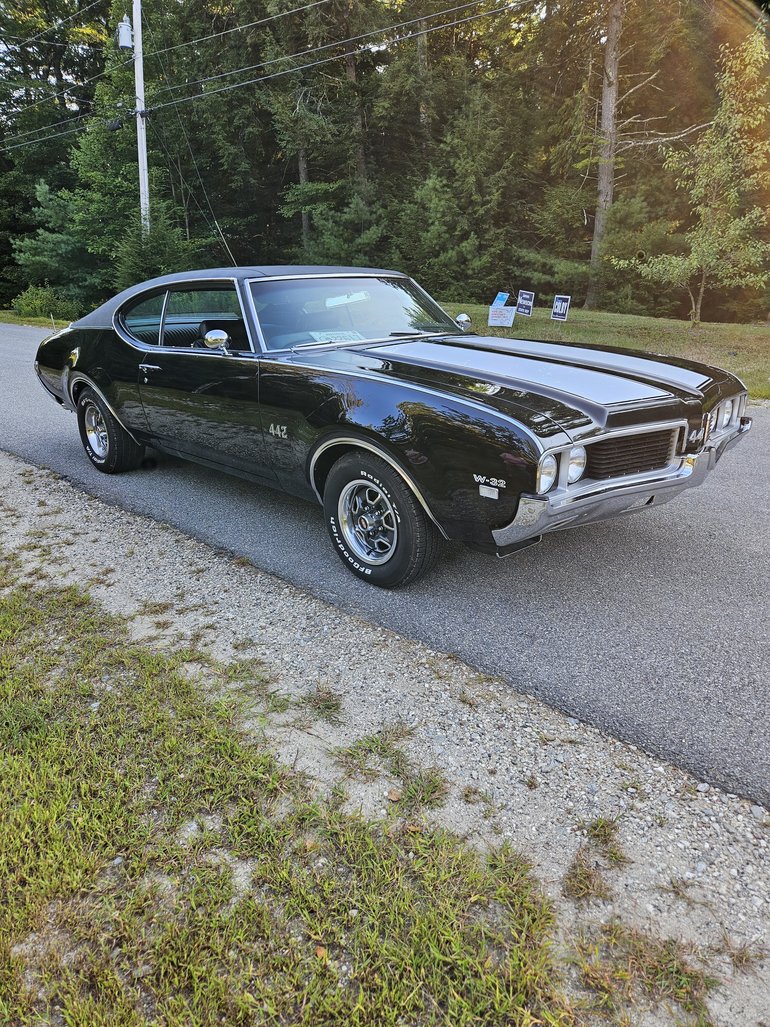Oldsmobile-4-4-2-1969-Black-Black