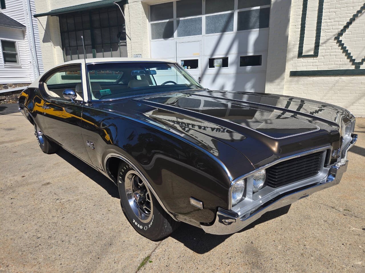 Oldsmobile-4-4-2-1969-Sable-Parchment