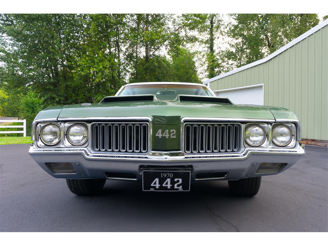 Oldsmobile-4-4-2-1970-Sherwood-Green-White