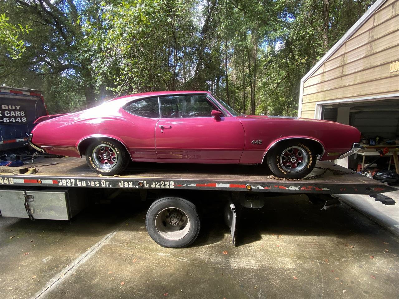 Oldsmobile-4-4-2-1972-Raspberry-Black