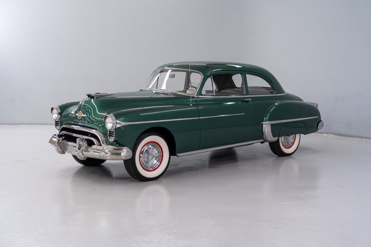 Oldsmobile-88-1950-Sedan-Gray