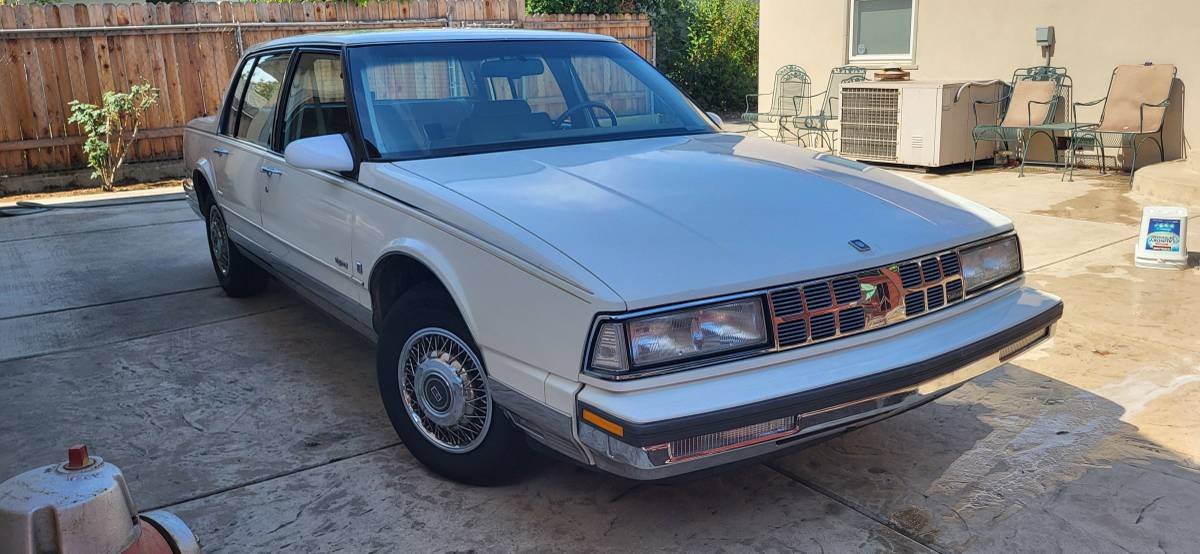 Oldsmobile-98-1989-White