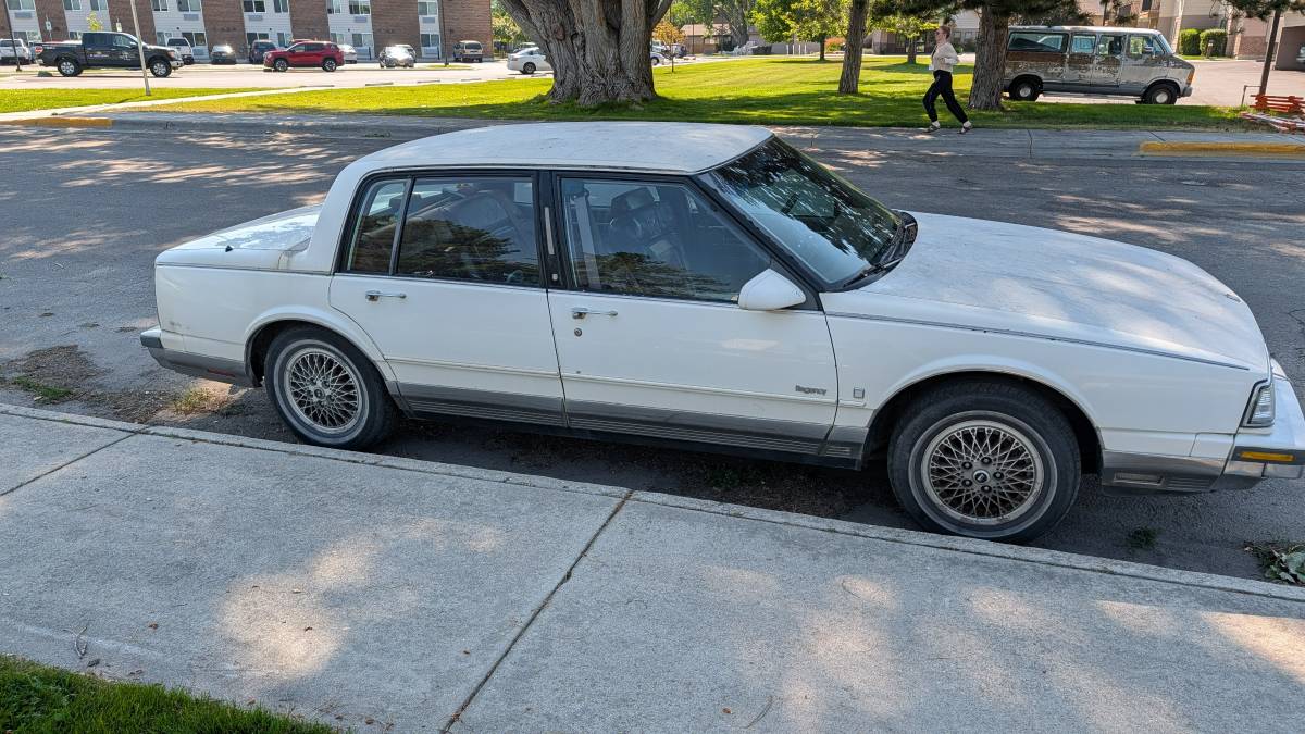 Oldsmobile-98-1990-White