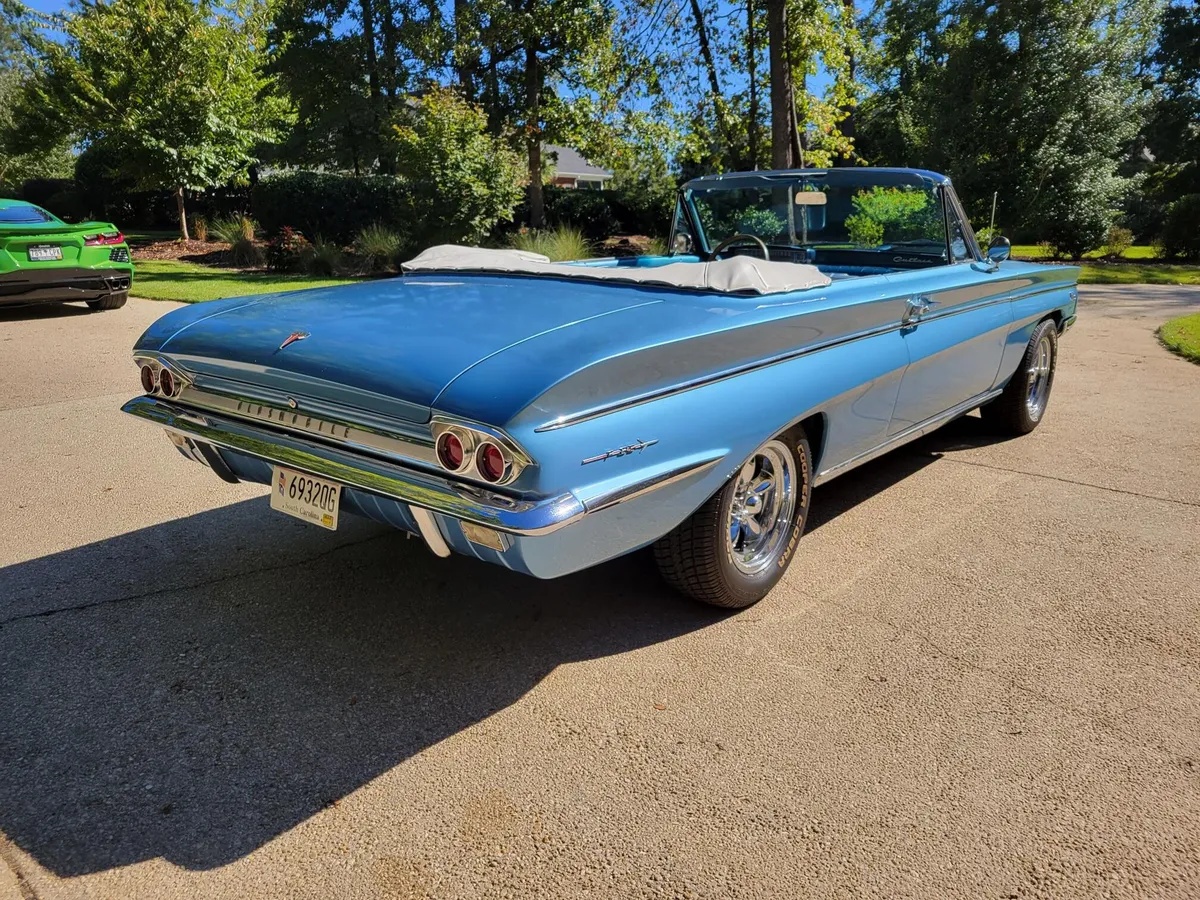 Oldsmobile-Cutlass-1962-Blue-Blue