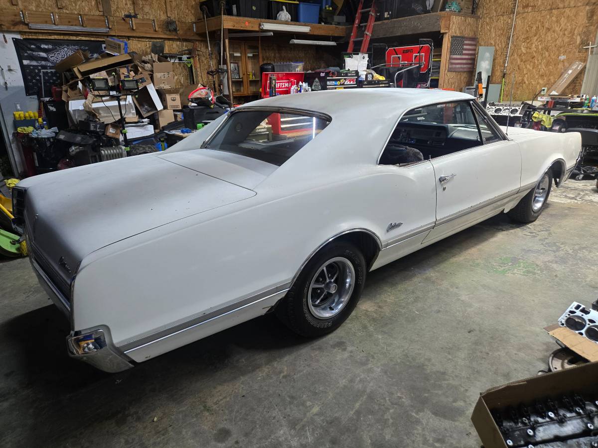 Oldsmobile-Cutlass-1966-White