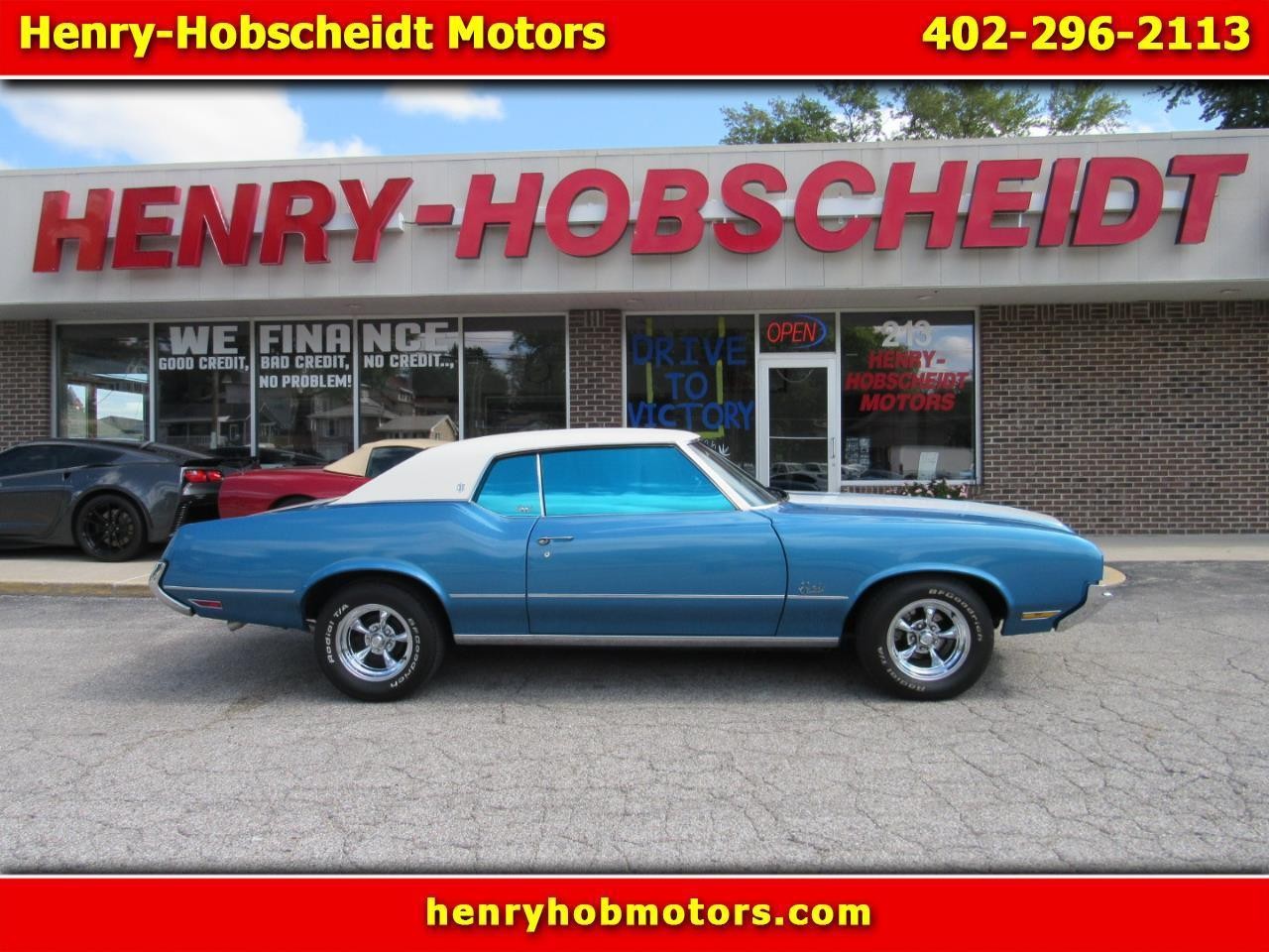 Oldsmobile-Cutlass-1972-Classic-Car-WhiteBlue