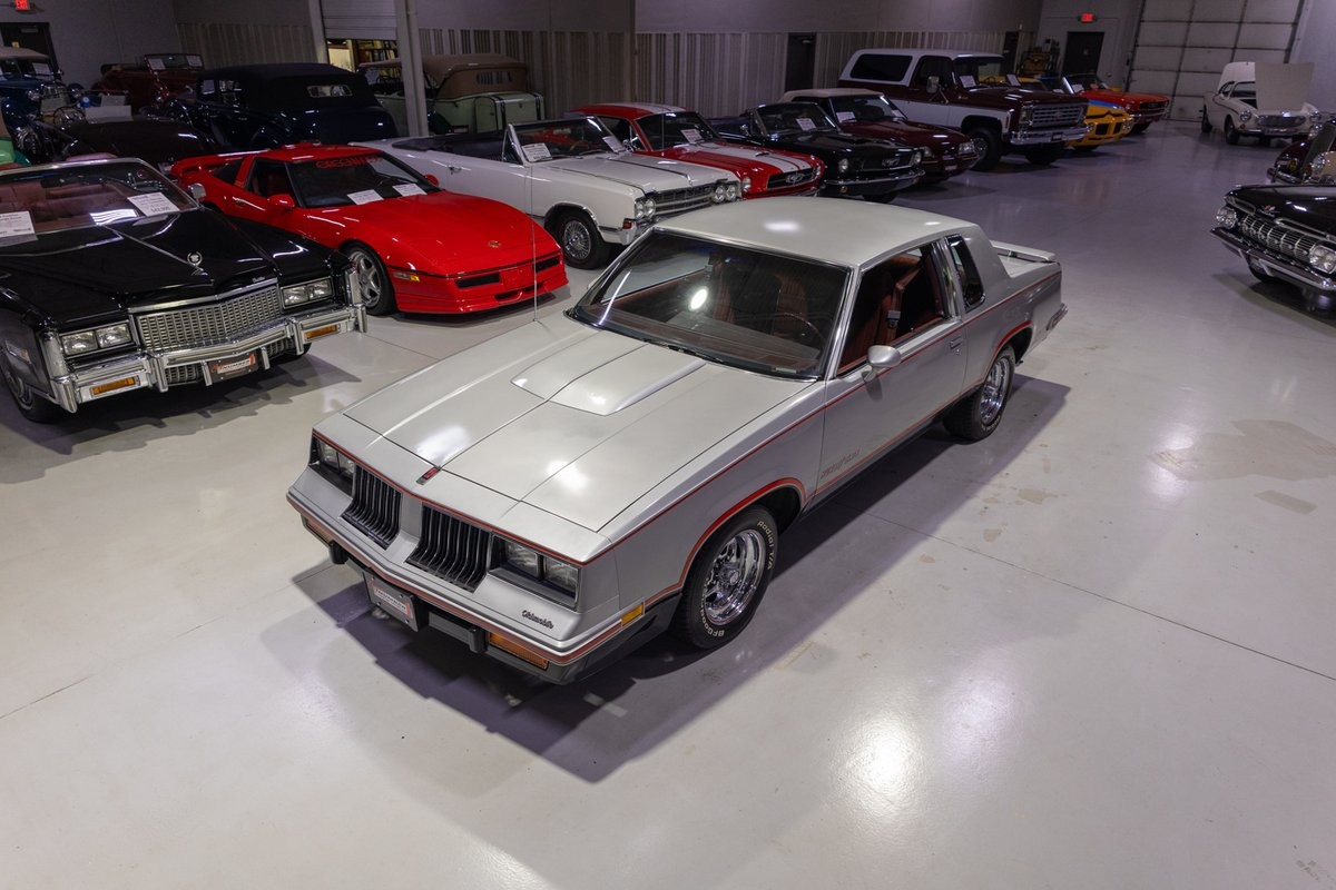 Oldsmobile-Cutlass-1984-Coupe-Dark-Maple
