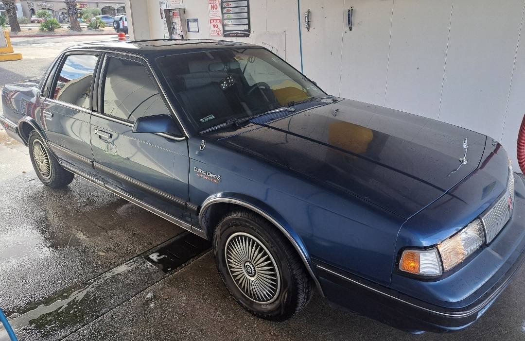Oldsmobile-Cutlass-ciera-1990-Blue
