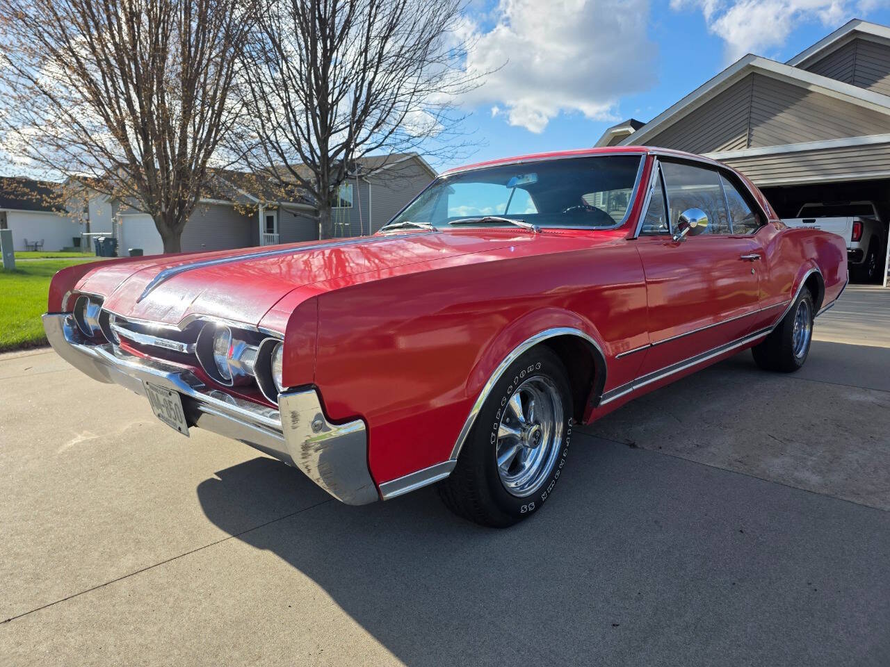 Oldsmobile-Cutlass-supreme-1967-Red-Black
