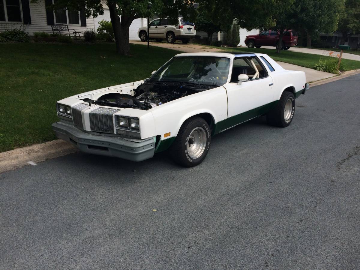 Oldsmobile-Cutlass-supreme-1977-White