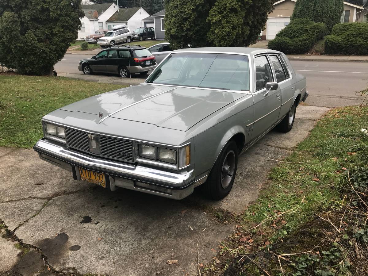 Oldsmobile-Cutlass-supreme-1983-Green