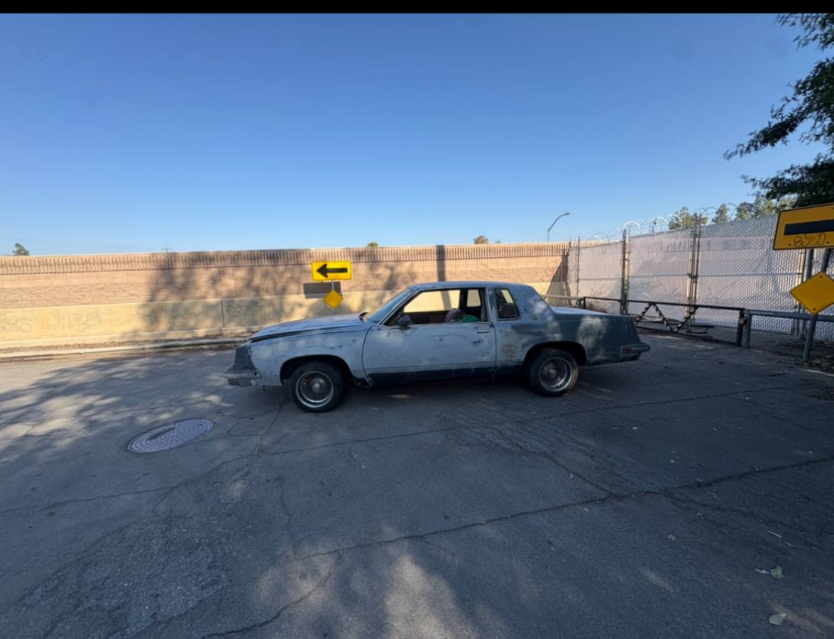 Oldsmobile-Cutlass-supreme-1986-Gray
