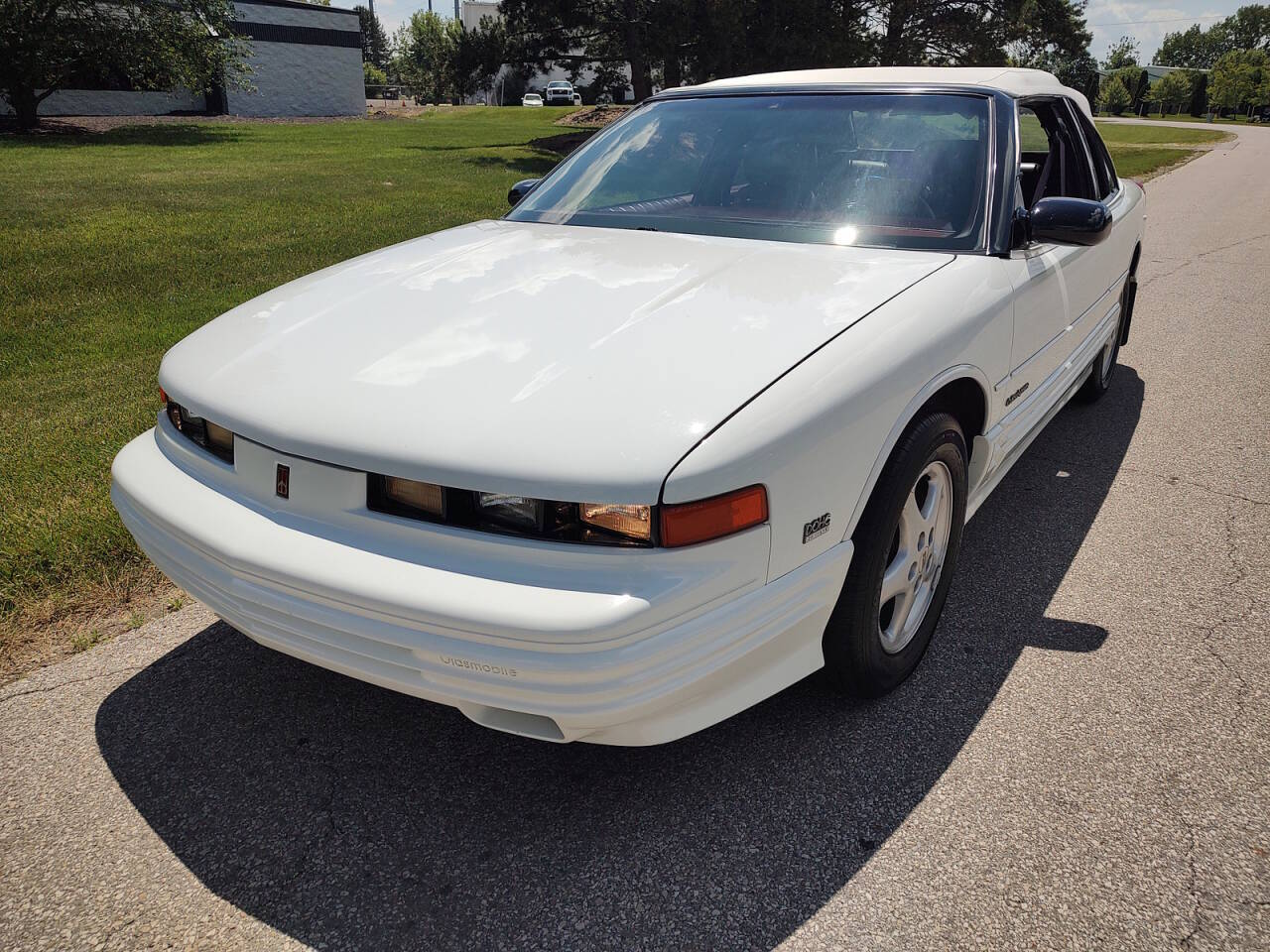 Oldsmobile-Cutlass-supreme-1993-White-Red