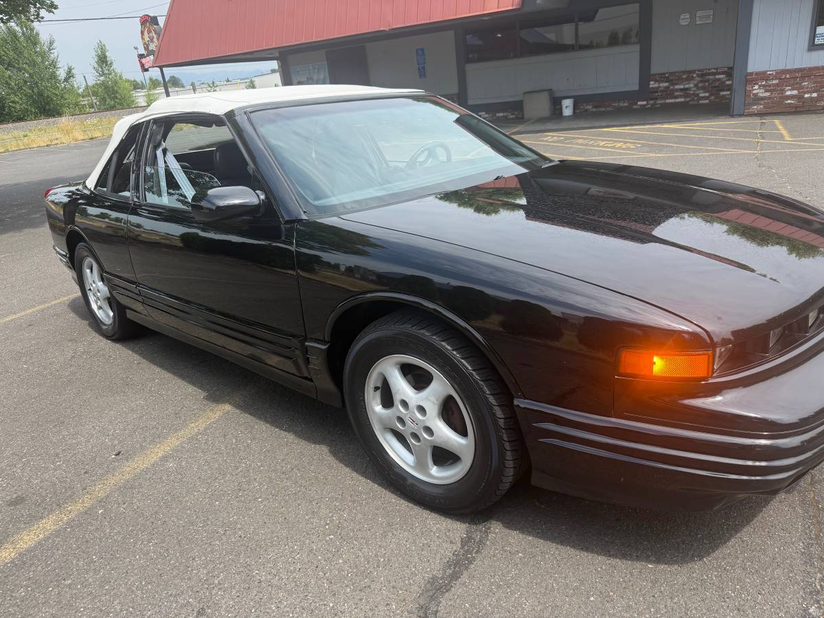 Oldsmobile-Cutlass-supreme-1994-Black