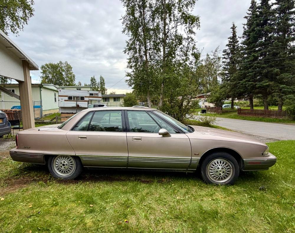 Oldsmobile-Ninety-eight-98-regency-elite-1991