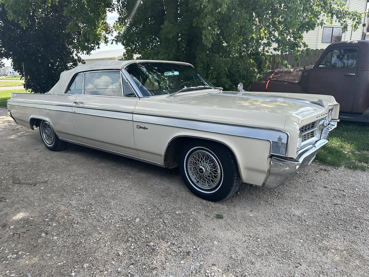 Oldsmobile-Starfire-convertible-1963-White-Tan