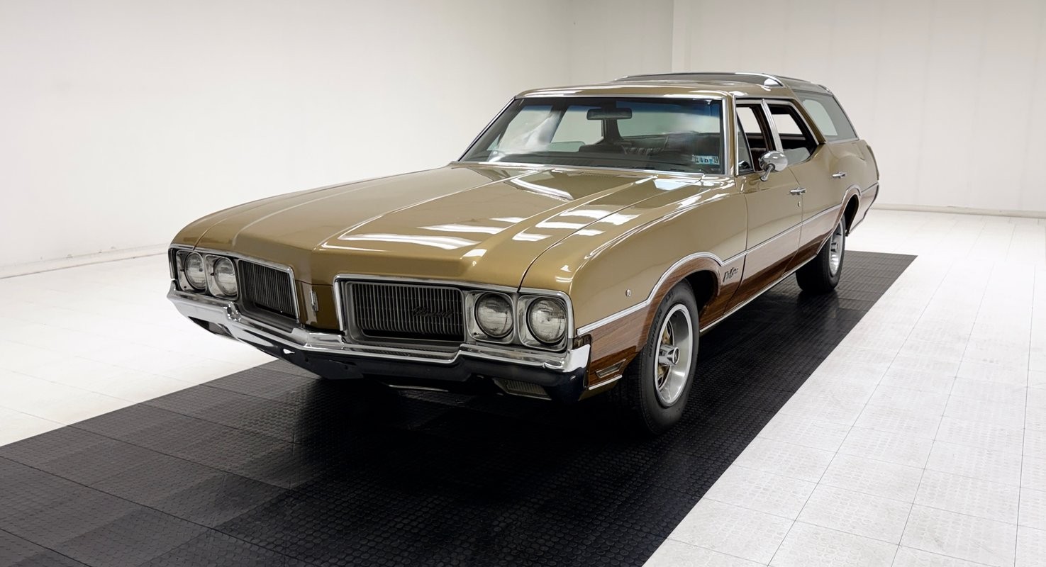 Oldsmobile-Vista-Cruiser-1970-Station-Wagon-Saddle