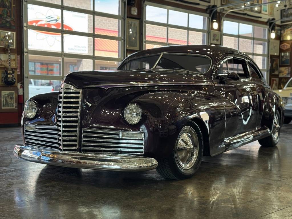 Packard-Clipper-custom-street-ro-1947-Purple