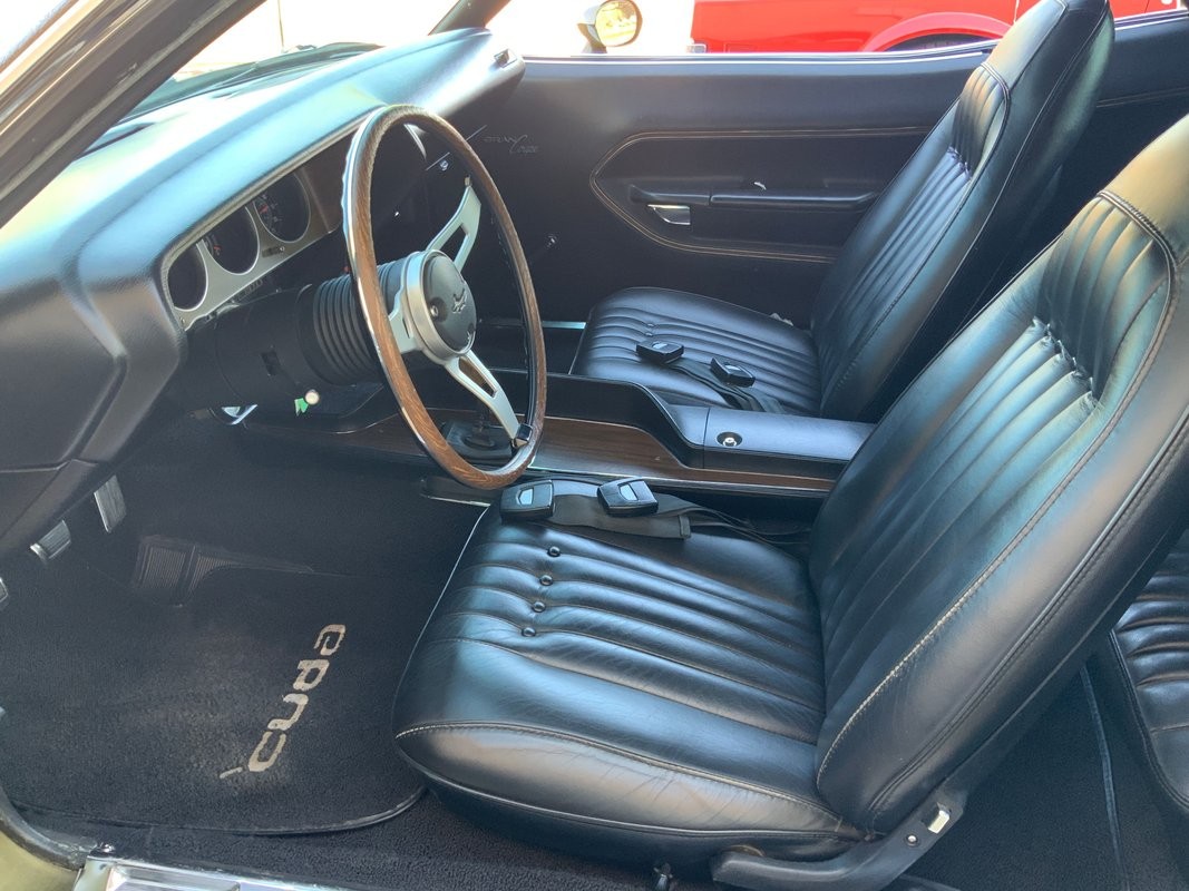 Plymouth-Barracuda-1971-Dark-Gold-Metallic