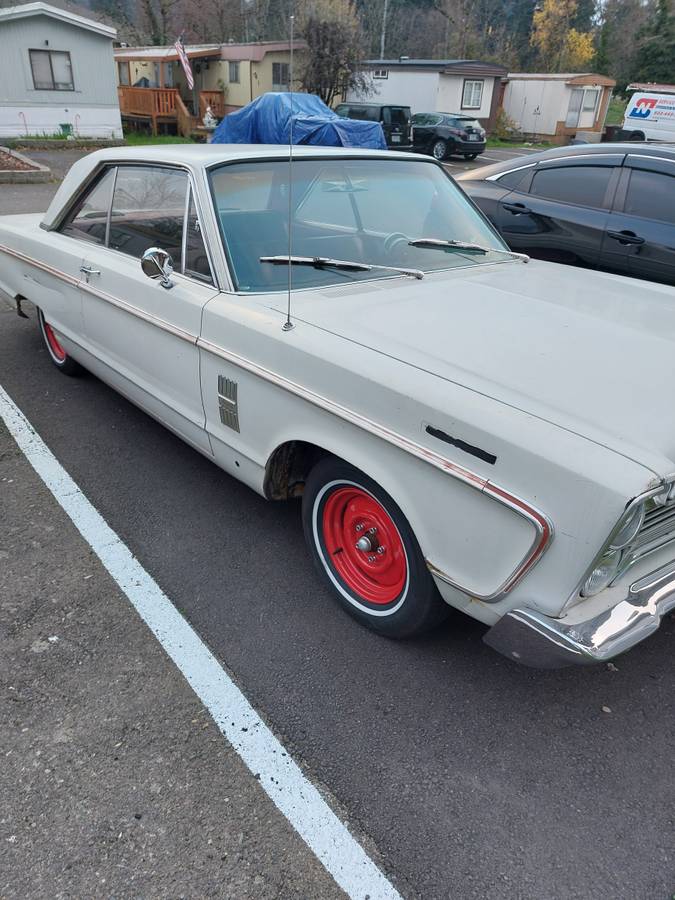 Plymouth-Fury-3-1966-White