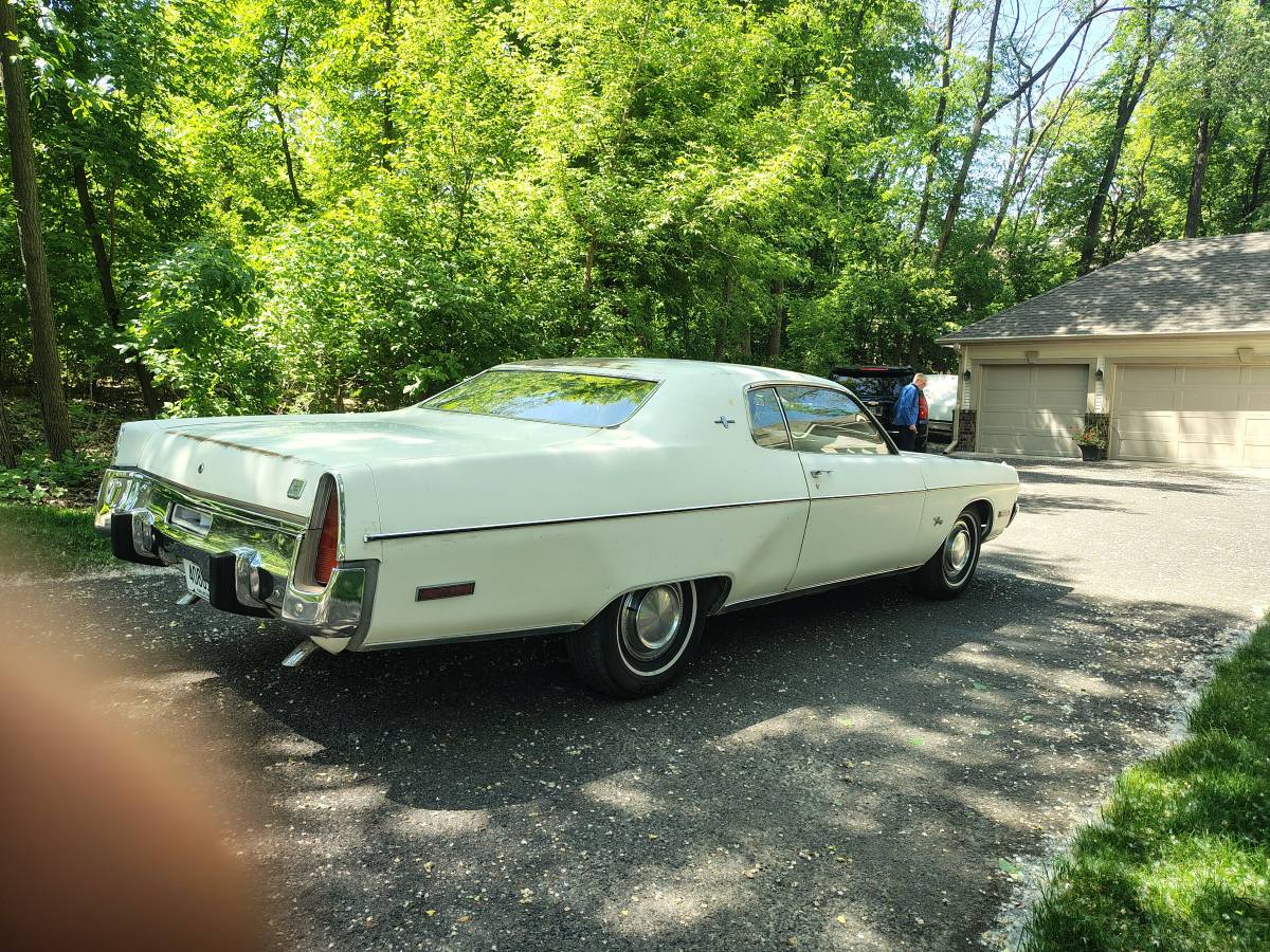 Plymouth-Fury-gran-coupe-1973-White