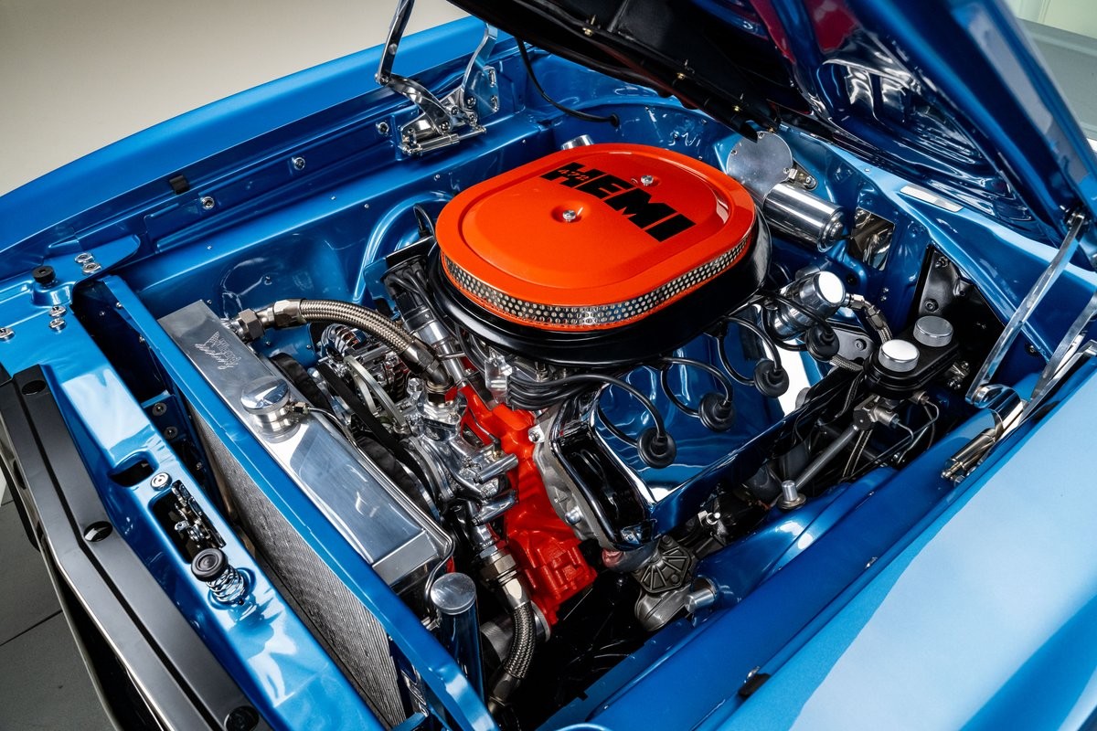 Plymouth-Gtx-1970-Bright-Blue-Metallic-White