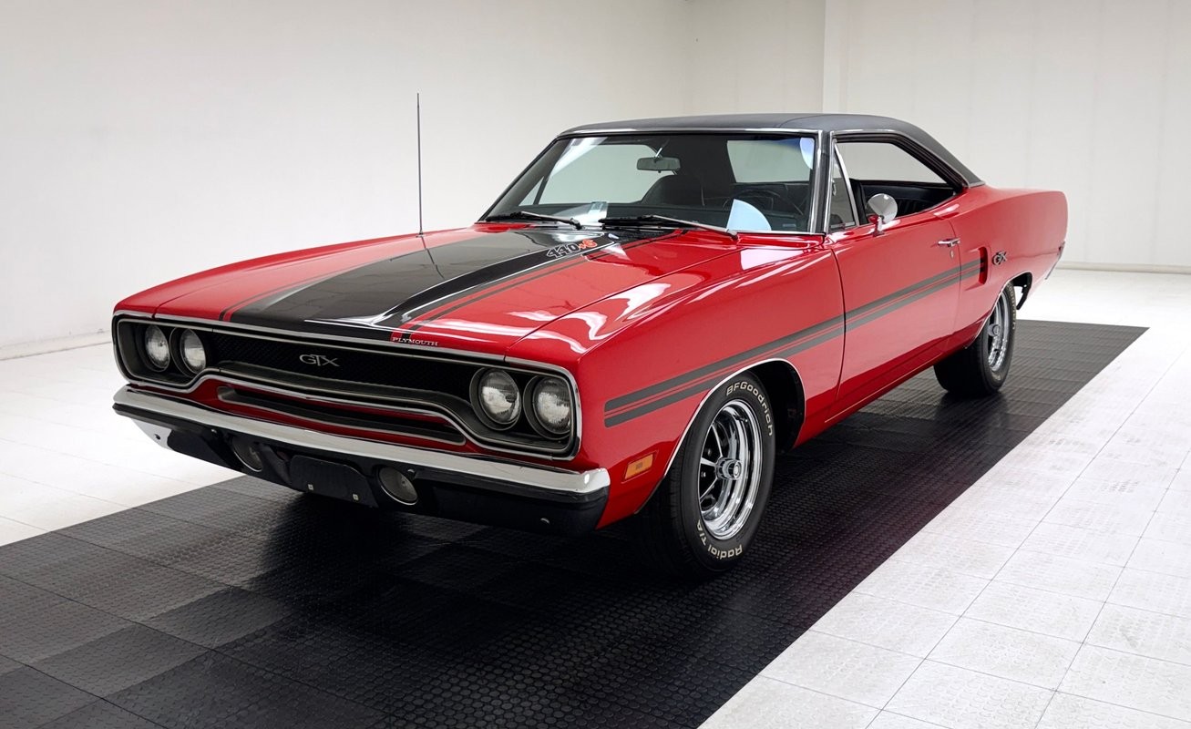 Plymouth-Gtx-1970-Scorch-Red-Black