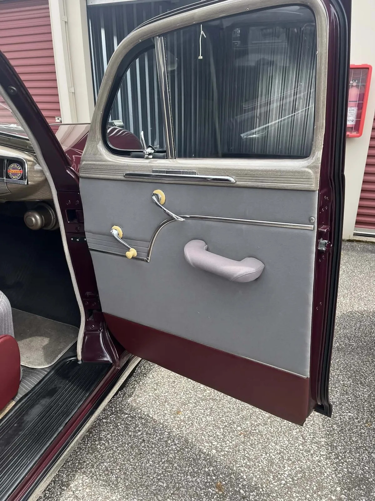 Plymouth-P15-1947-Regal-Maroon-Gray-With-Maroon-Pinstripes