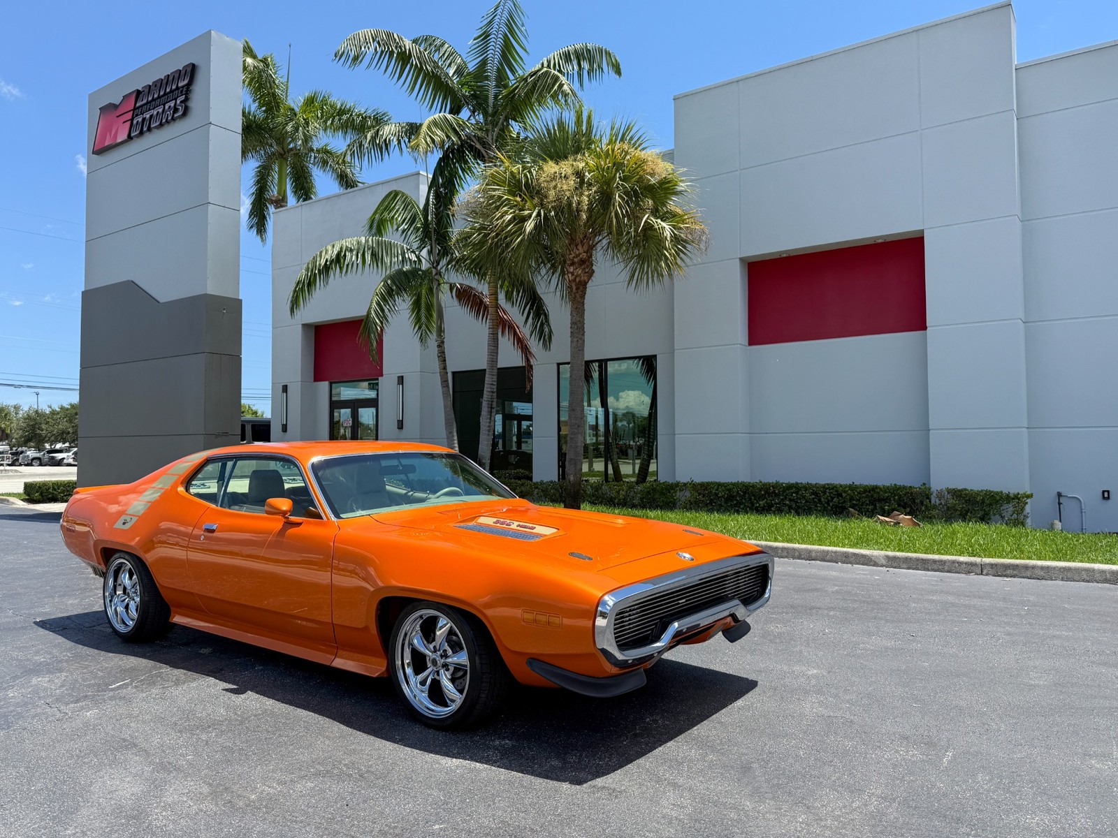 Plymouth-Road-Runner-1971-BeigeTan
