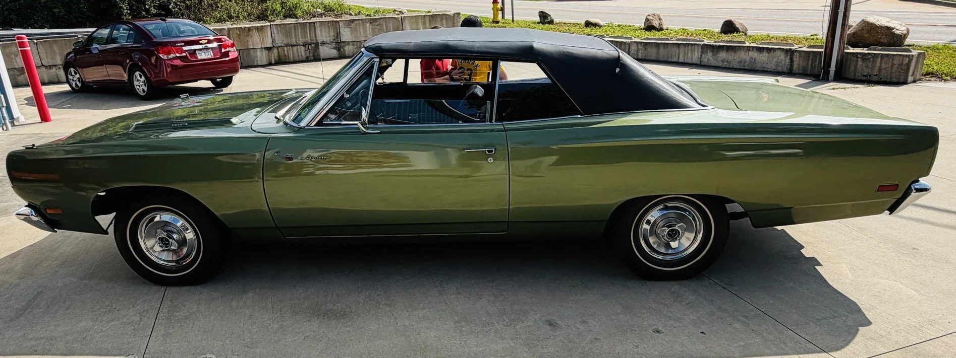 Plymouth-Road-runner-1969-Green-Black