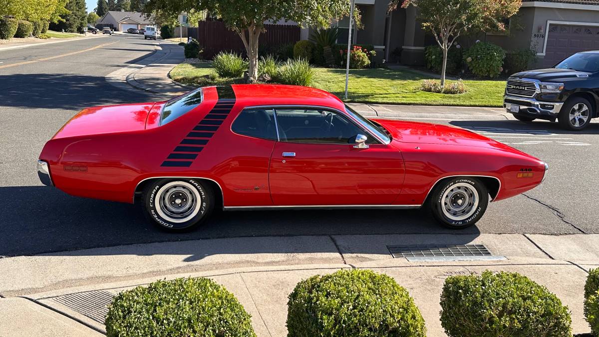 Plymouth-Satellite-1971-Red