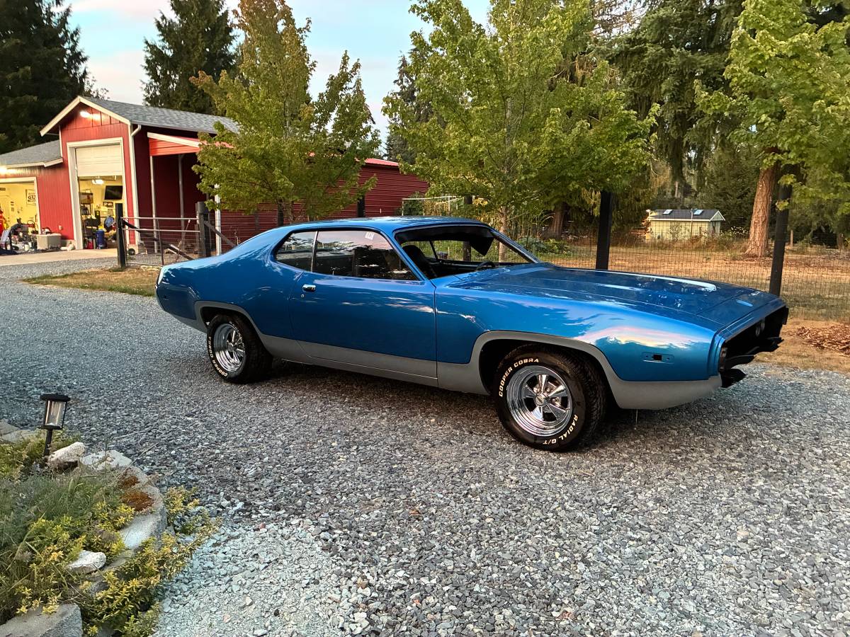 Plymouth-Satellite-1972-Blue