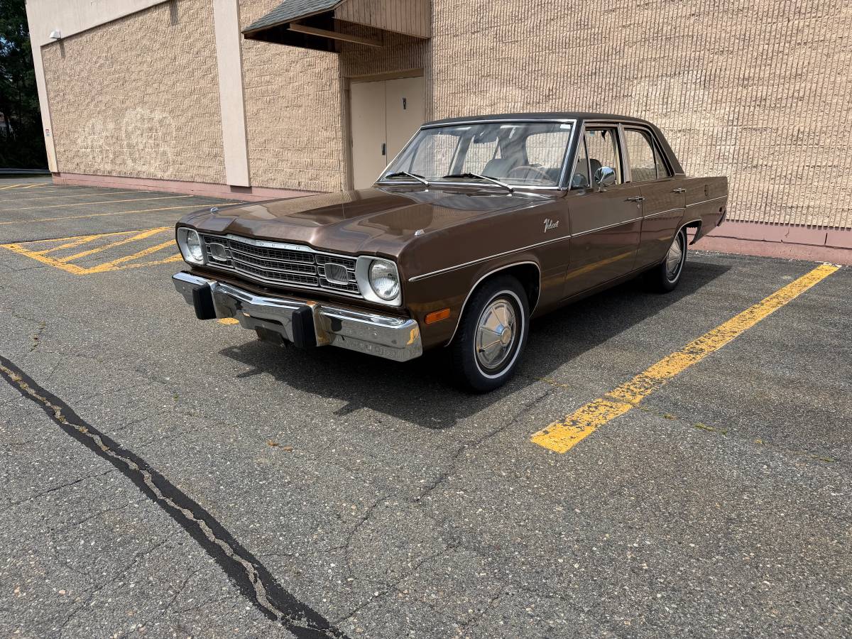 Plymouth-Valiant-1973-Brown